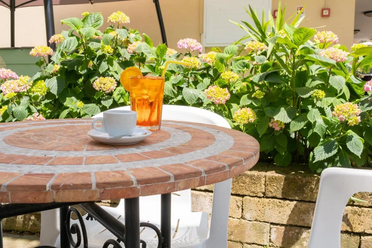Hotel Villa Isola Rimini 2*,  Italia